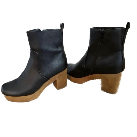 Shoes - Like New, Women's Aggy Clog Boots - Universal Thread, 9